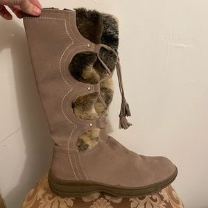 Wanderlust Tan Suede Boots Faux Fur side zipper  / Size 8.5 / good condition